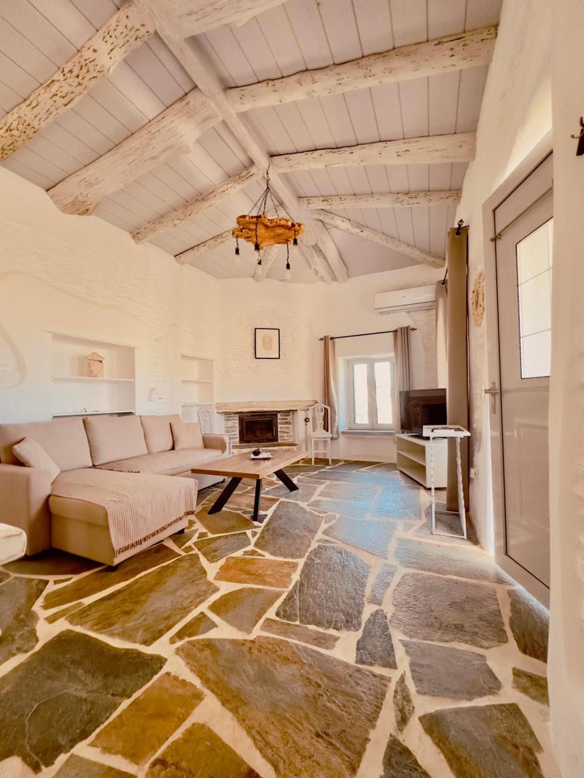 Richie's Sea View Romantic Residences